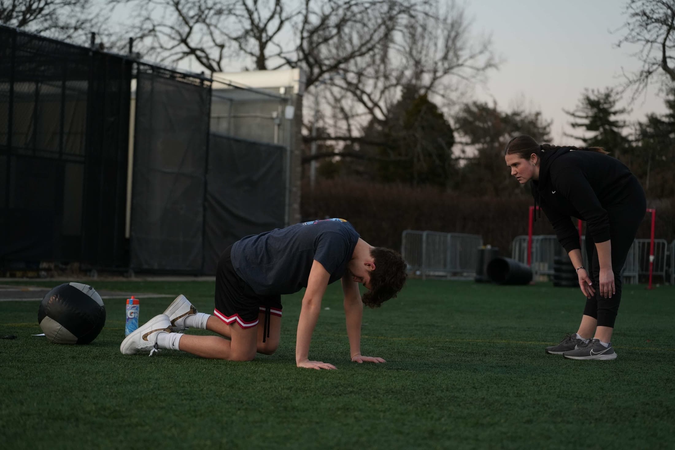 Water polo athlete in the pool during an intense training session, matching the hydration focus of the article.